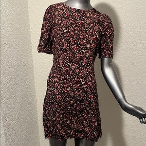 Chic Floral Mini Dress in Black and Pink